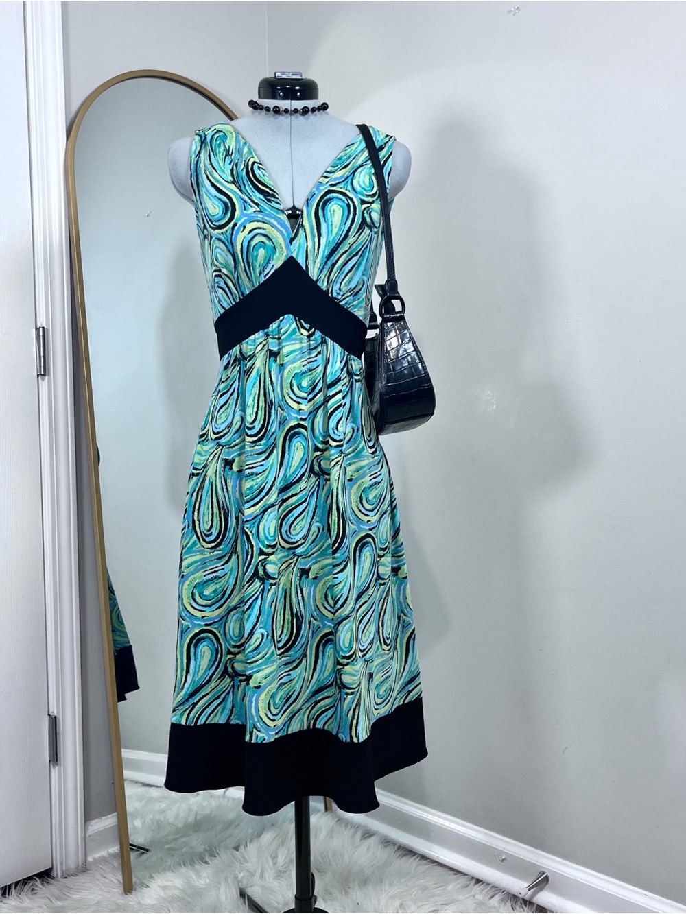 Lily Y2K Multi Color Mod Sleeveless Swirl V-Neck Dress